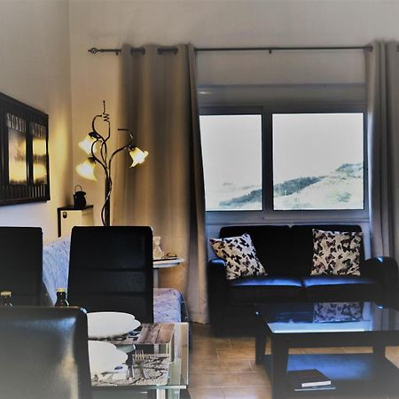 Thea Apartment Agia Marina Екстериор снимка