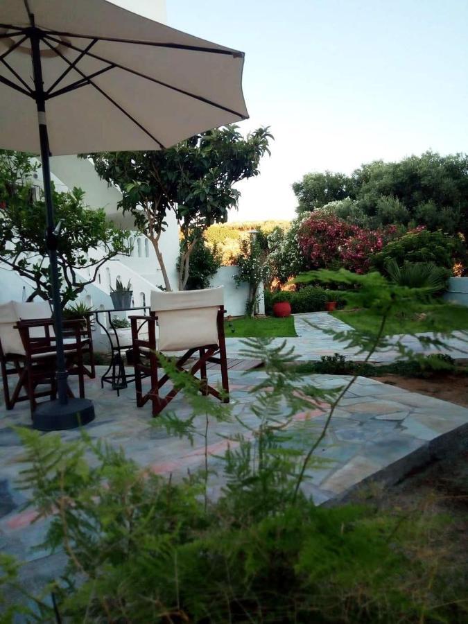Thea Apartment Agia Marina Екстериор снимка