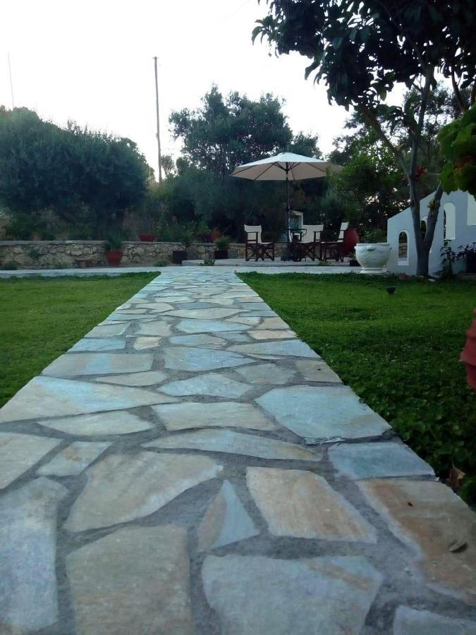 Thea Apartment Agia Marina Екстериор снимка