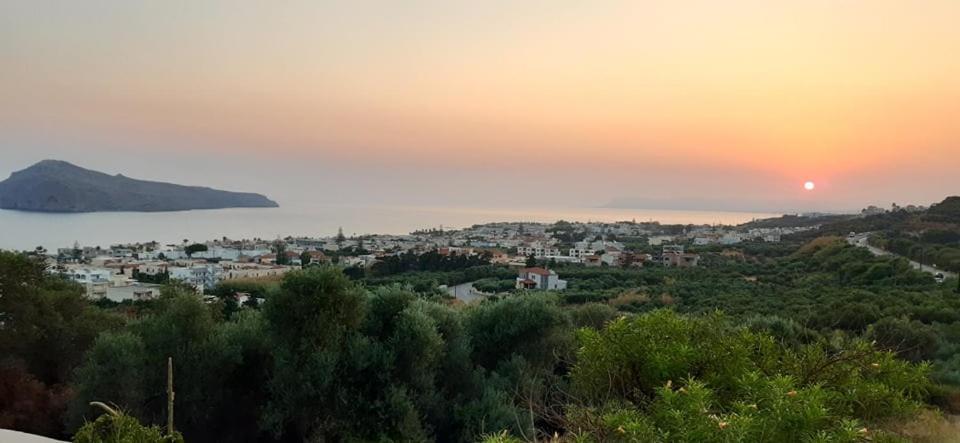 Thea Apartment Agia Marina Екстериор снимка