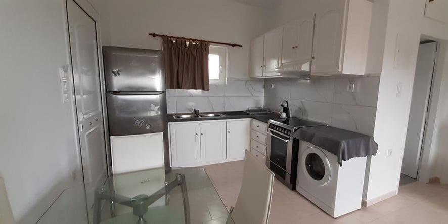 Thea Apartment Agia Marina Екстериор снимка