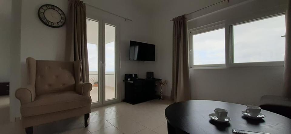 Thea Apartment Agia Marina Екстериор снимка