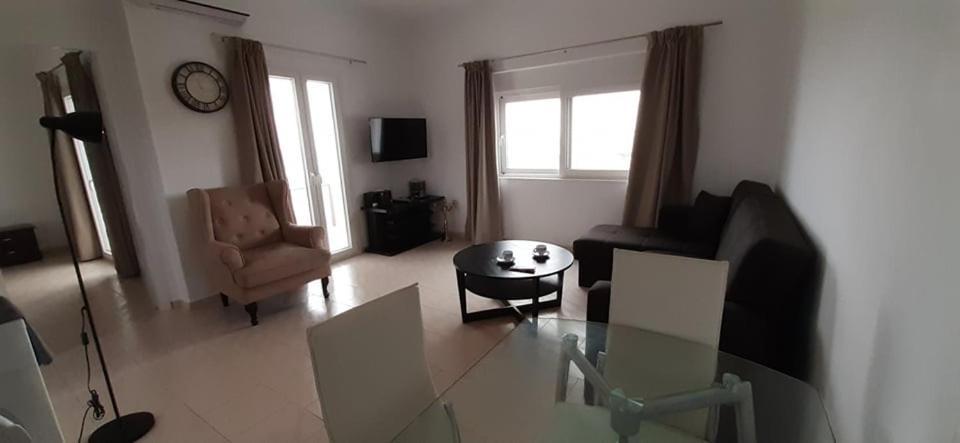 Thea Apartment Agia Marina Екстериор снимка