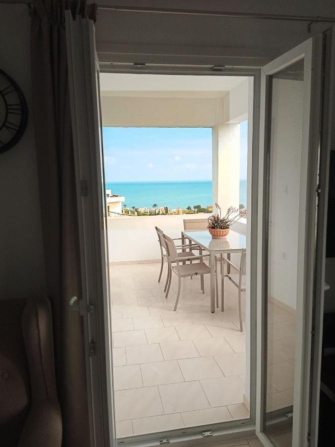 Thea Apartment Agia Marina Екстериор снимка