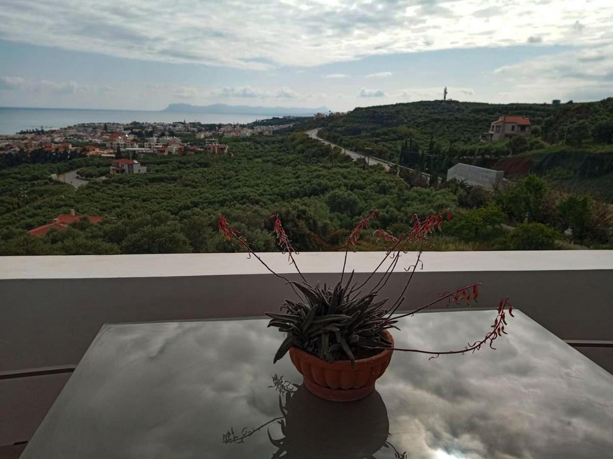 Thea Apartment Agia Marina Екстериор снимка