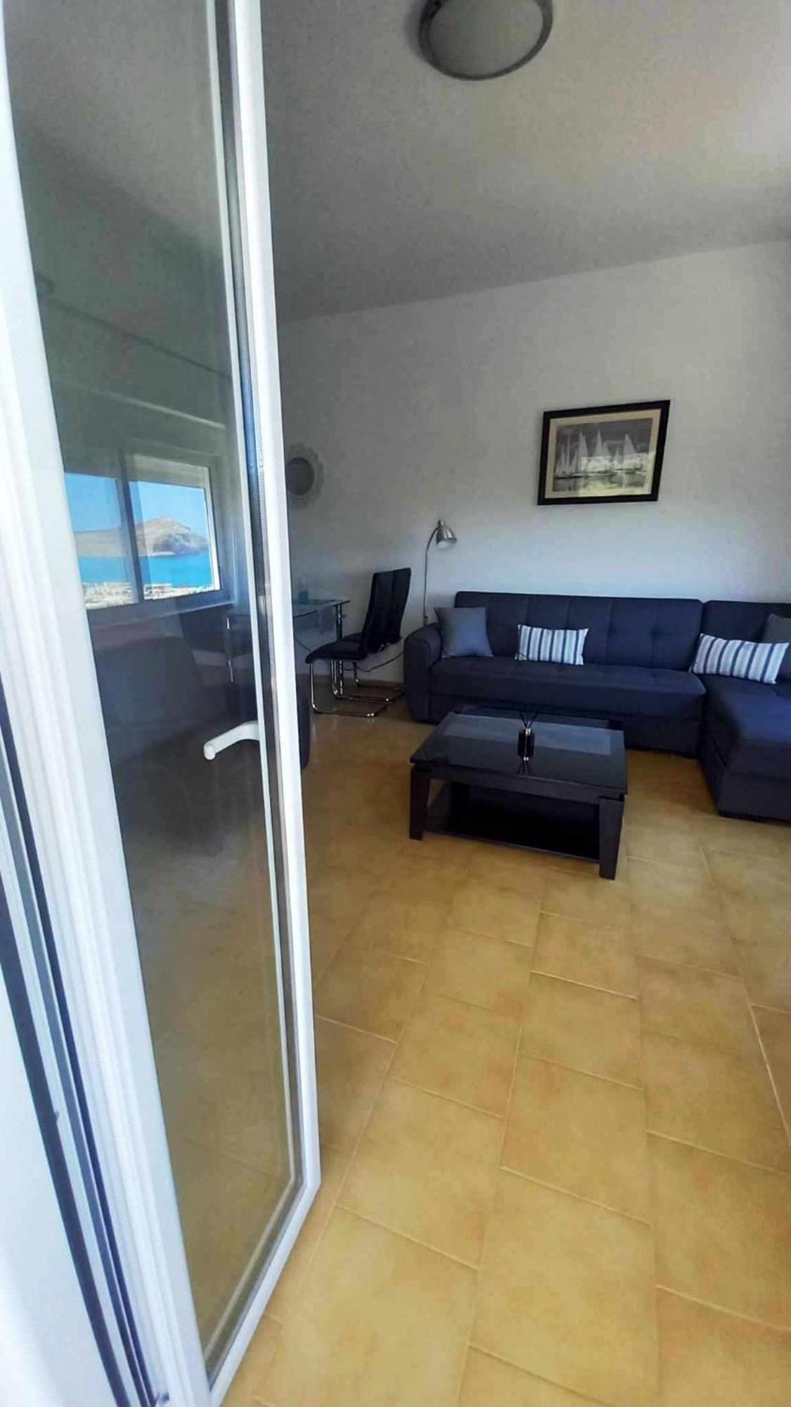 Thea Apartment Agia Marina Екстериор снимка