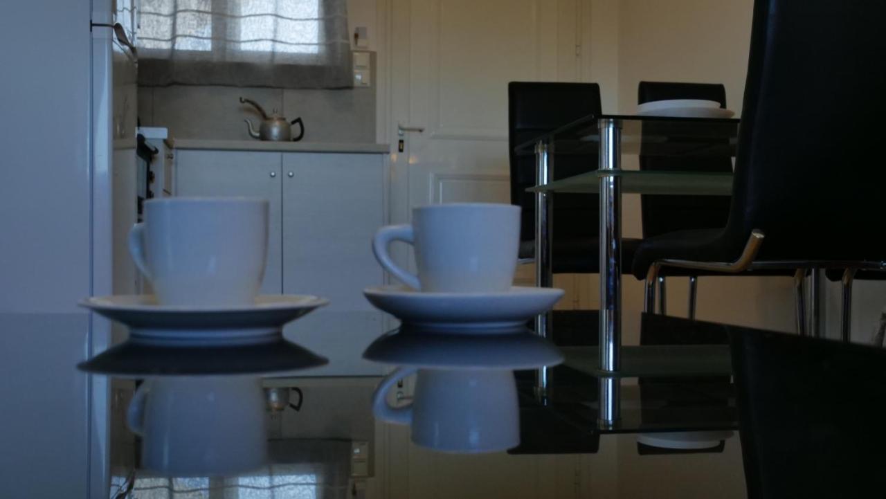 Thea Apartment Agia Marina Екстериор снимка