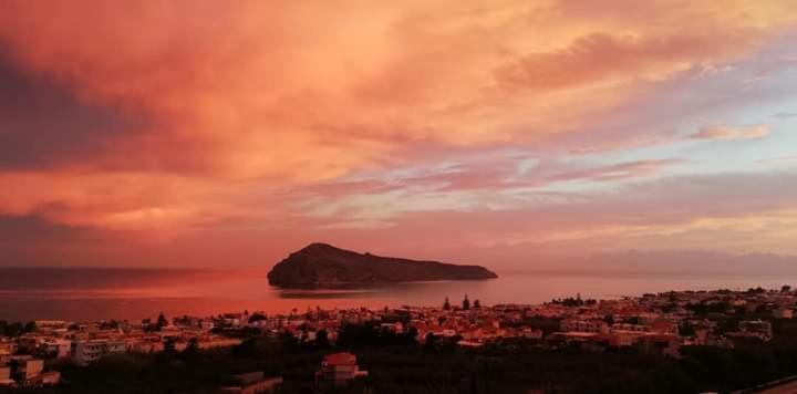 Thea Apartment Agia Marina Екстериор снимка